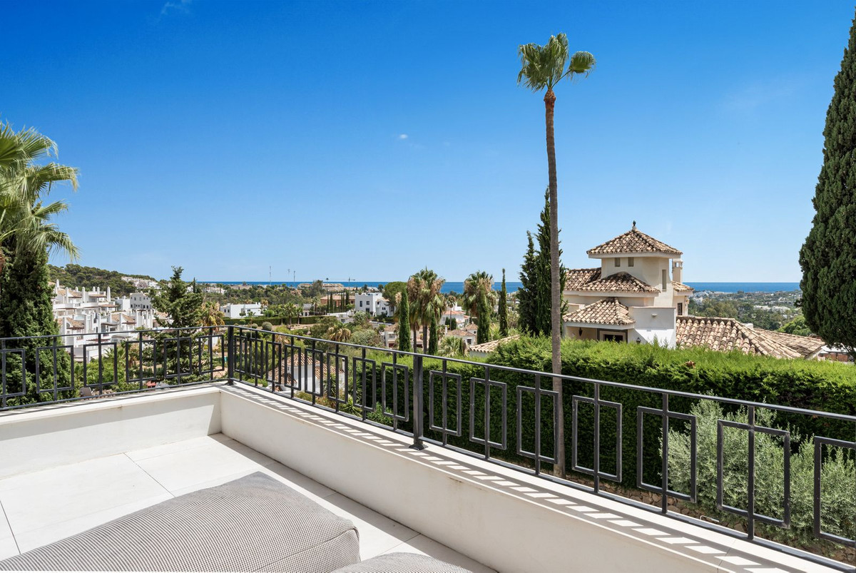 Panoramic view over Nueva Andalucía and the Mediterranean from the terrace